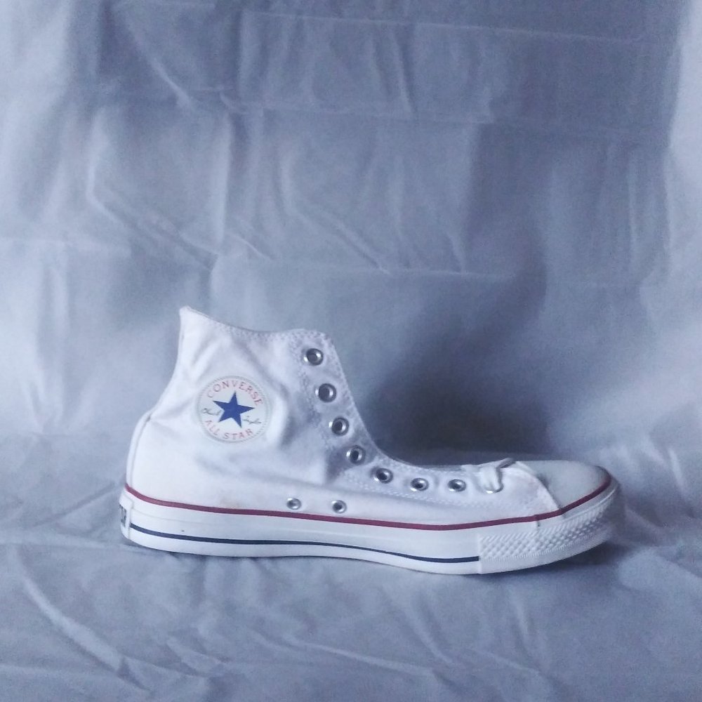 CONVERSE CHUCK TAYLOR ALL STAR SIZE 10.5 WHITE SHOE